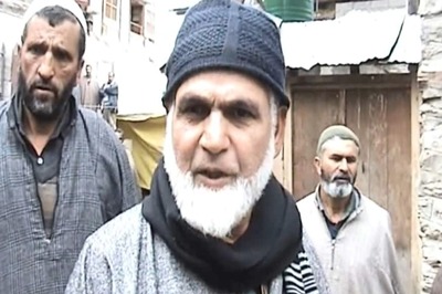 Kashmiri Muslims Step in to Perform the Last Rites of Their Hindu Neighbour