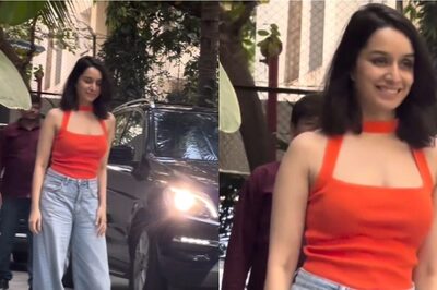 Shraddha Kapoor Gives Casual Wear A Fun Twist With Tank Top and Flared Denims; Watch