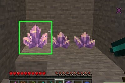 How to Get Amethyst Shards, Clusters, and Buds in Minecraft