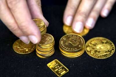 Gold Holds Steady Amid Firm Dollar, Stronger Equities
