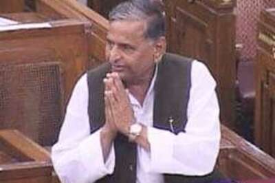 Mulayam rewards Emergency prisoners