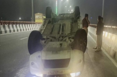 Out for 'Parathas' after Liquor Party, Woman Dies, 5 Injured as Speeding Car Overturns in Noida