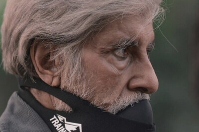 Amitabh Bachchan roams around streets of Delhi unnoticed