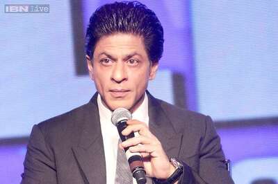 Shah Rukh Khan takes a dig at Aamir Khan's 'PK' poster