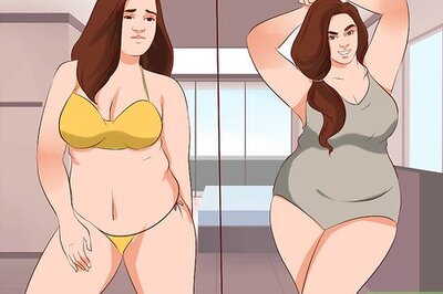 How to Dress for a Pool Party (Girls)