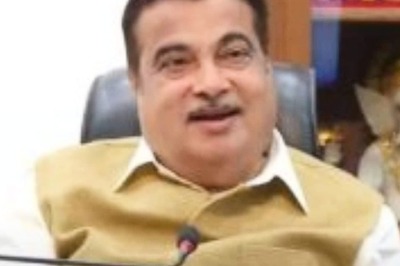 Nitin Gadkari Urges Auto Manufacturers to Diversify Towards Green Hydrogen, Other Biofuel