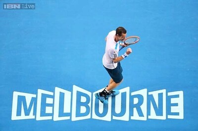 Murray sweeps Soeda to advance at Australian Open