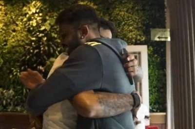 After Losing T20I Captaincy, Hardik Pandya Hugs Suryakumar Yadav to Signal 'All is Well'