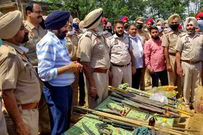 Punjab Cop’s Hand Reattached After Sword Attack by ‘Nihangs’ During Lockdown in Punjab’s Patiala