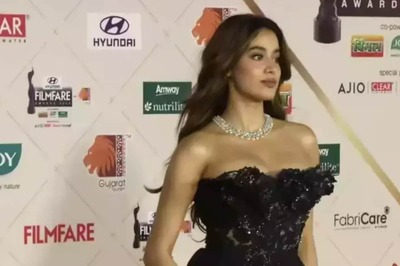 Janhvi Kapoor Dazzles in An Off-Shoulder Gown At An Awards Ceremony