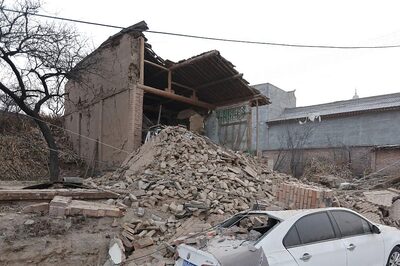 Death Toll Mounts to 131 in China's Quake-hit Areas, Survivors Wait for Rescuers to Save Kin Caught in Rubble