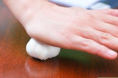 How to Peel a Head of Garlic