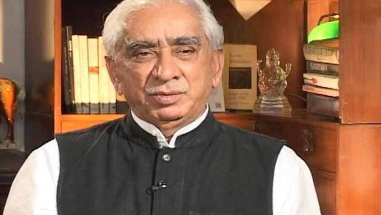 Prime Minister Narendra Modi visits Jaswant Singh in Army hospital