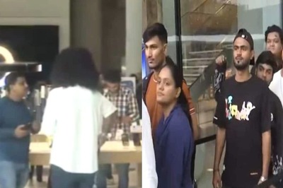 iPhone 16 Sale Kicks Off: Massive Crowds Gather In Front Of Apple Stores In Mumbai, Delhi | Watch