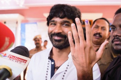 Dhanush Reaches Lok Sabha Elections 2024 Polling Booth With Security Team, Police Keep Paps at Bay; Watch