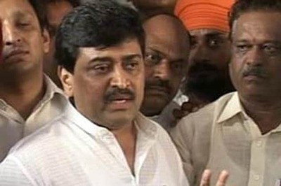 EC not to defend its notice against former Maharashtra Chief Minister Chavan