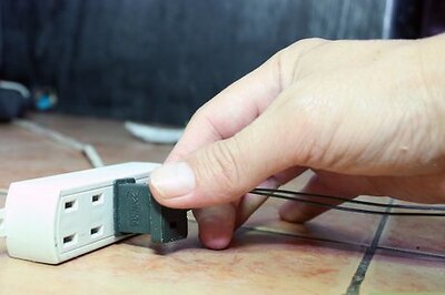 How to Replace a Fuse on Christmas Tree Lights