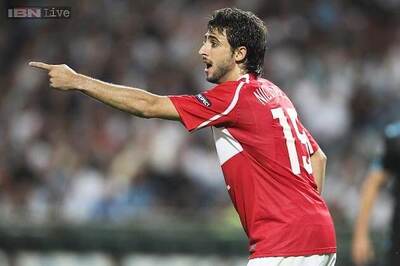 Sevilla's Nicolas Pareja out for 2 months with injury