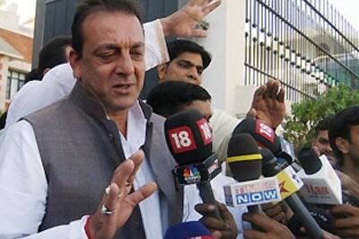 Dutt quits SP post for 'brother' Amar Singh