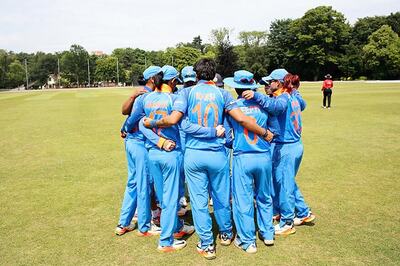 SRK to Big B: Celebrities Congratulate Indian Women's Cricket Team