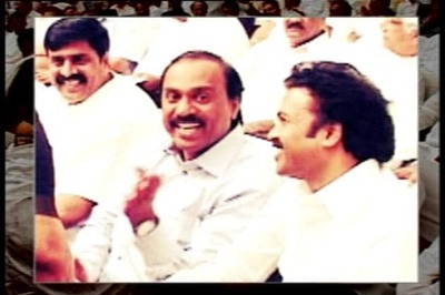 I-T officials raid close aides of Reddy brothers