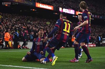 La Liga: Luis Suarez scores as Barcelona beat Real Madrid 2-1 to extend lead