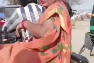 Girl Screams 'Bhabhi ji Pallu' To Caution Woman On Bike, She Proudly Replies '1,500 Ka Hai'