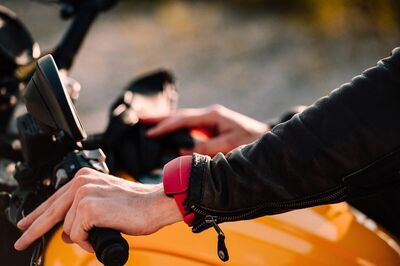 Motobit Introduces Wearable Device That Uses Vibrations to Communicate With Motorcycle Riders