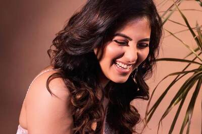 Actress Anjali Blends Elegance With Charm In Pink Saree Look