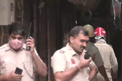 On Cam | Delhi Police ASI Stabbed Repeatedly Trying to Arrest Man For Mobile Theft, Succumbs to Injuries