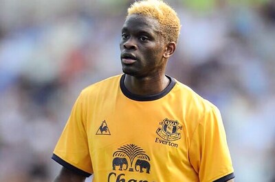 Louis Saha signs for Sunderland