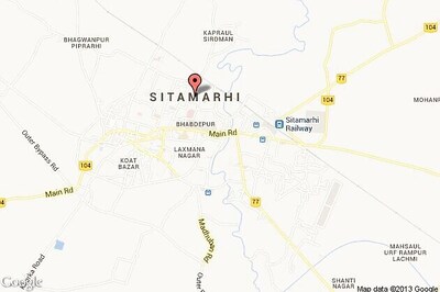 Robbers kill bank manager, loot cash from van