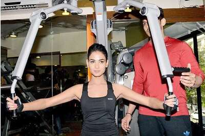Snapshot: Sonal Chauhan seen lifting weights at the gym