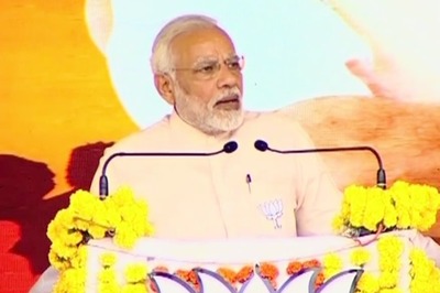 Ahead of Ockhi Landfall in Gujarat, Modi Attacks Congress Over Handling Natural Calamities