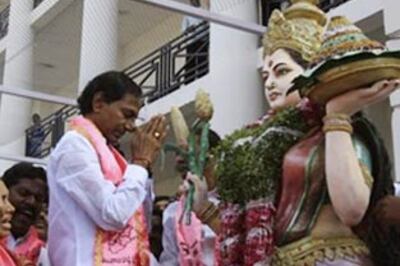 KCR fumes over Telangana panel, plans to start stir