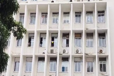 Unhappy With Officials, Mumbai Man Threatens To Jump From Mantralaya Building | Video