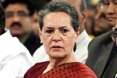 V-P poll: Maya, Mulayam attend Sonia's lunch