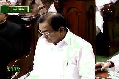 Seemandhra MPs surround Chidambaram as he presents vote-on-account