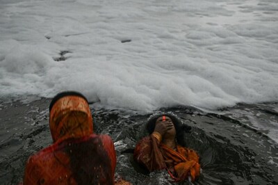 'Years After Years...': Delhi LG Takes Dig At Kejriwal Govt Over Toxic Foam in Yamuna; BJP Reacts