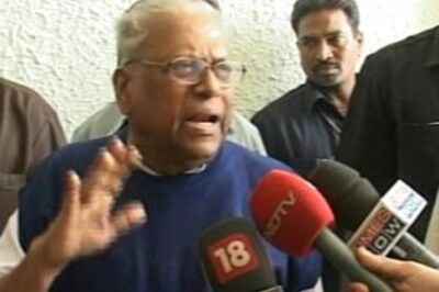 Achuthanandan relents, joins rival Vijayan's march