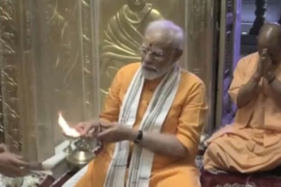 PM Modi Offers Prayers at Kashi Vishwanath After Grand Roadshow in Varanasi | WATCH