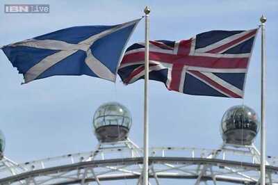Poll shows rival Scottish independence camps neck-and-neck