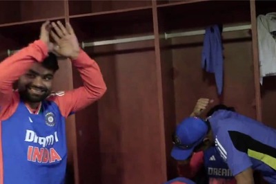 Watch: Ravi Bishnoi Gets a 'Beating' From Shubman Gill After Losing 'Fielder of the Series' Medal to Rinku Singh
