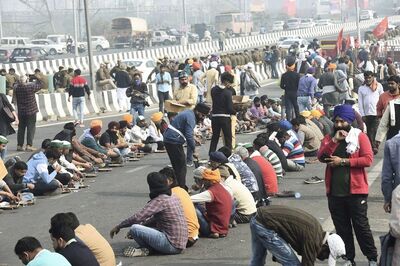 'Our Turn to Return Favour': Team of Muslim Men Serve 'Langar' 24/7 to Protesting Farmers at Singhu Border