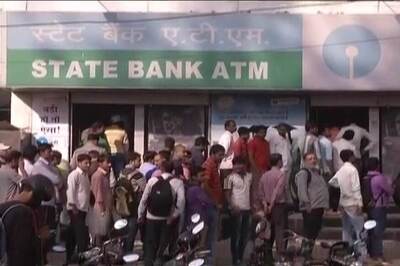 Delhi Govt Urges RBI, SBI to Exempt Its staff From Standing in Queues