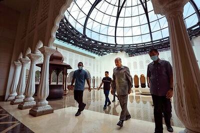 AP Interview: Mahathir Sees New Role As Powerbroker