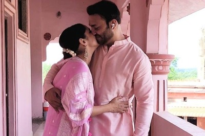 Ankita Lokhande Goes Out to Invite Friends for Wedding With Vicky Jain; Paps Tease Couple