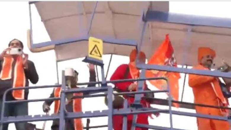 Passengers Chant 'Jai Shri Ram' as Inaugural Flight from Delhi Lands at Ayodhya's New Airport | WATCH