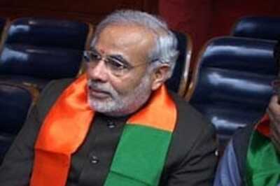Modi talks to Deshmukh, reviews Guj security