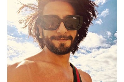 Ranveer Singh Goes Shirtless and Poses With Messy Hair For A Birthday Selfies, Jokes 'Peak Me'